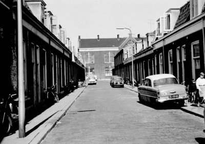 74227 Gezicht in de Wolfstraat te Utrecht. Op de achtergrond de Vlijtstraat.